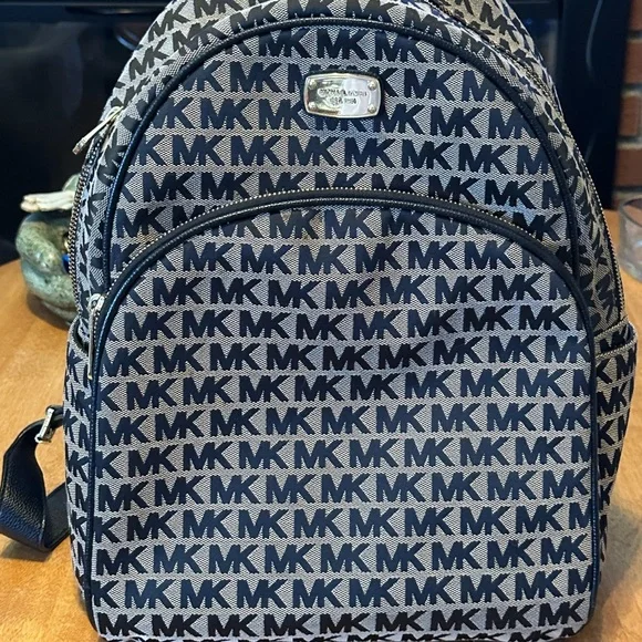 Michael Kors Black Jaquard Signature Canvas with Leather Straps Abbey Backpack - Picture 10 of 16